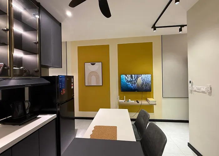 Neu Suites Service Apartment By Moonlight
